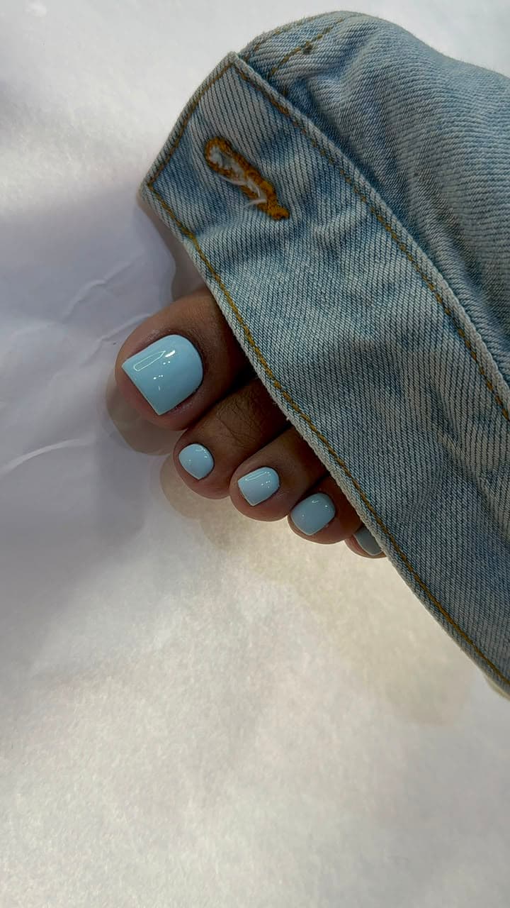 Trabajo de uñas — Hanoy Díaz